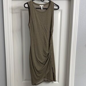Leith Olive Sleeveless Ruched Midi Dress